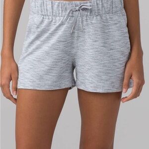 Lululemon On The Fly shorts 2.5 inseam